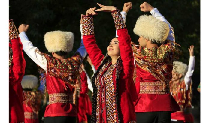 turkmen-folklor-dancing-girl-мероприятие