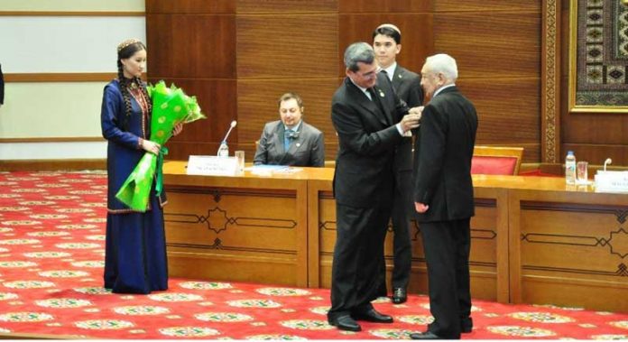 Türkmenistanyň-ussat-diplomaty-dim-mid