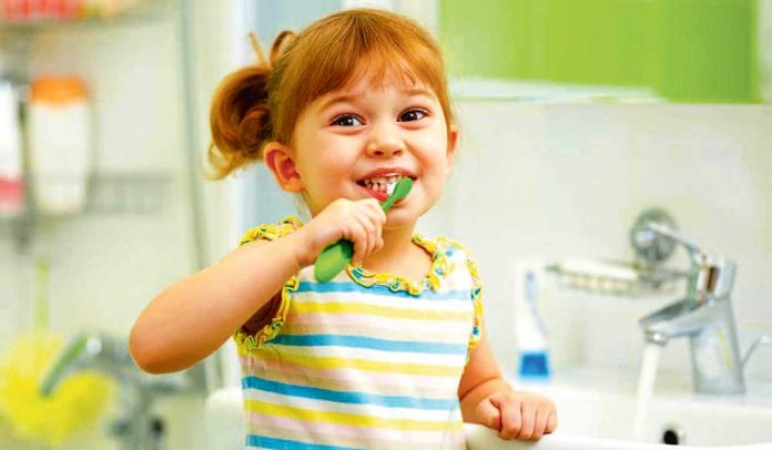 child-washing-teeth-Dental-Care-Tips-for-Babies2
