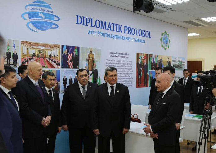 diplomatik-protokol-okuw-merkezi-dim-mfa-institut-5X2A1472