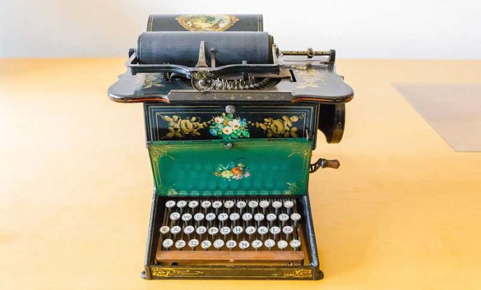 first-typing-machine-yazuw-mashynkasy-mashnyy--Taryhda-şu-gün