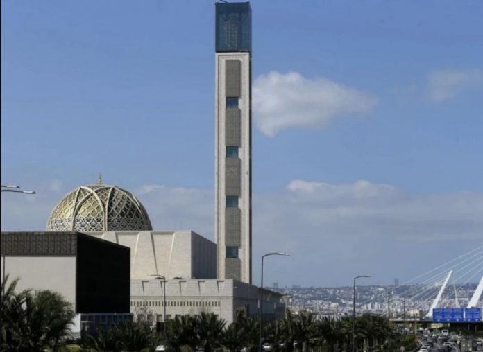 longest mosque minaret