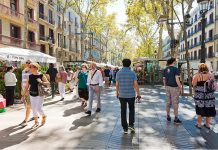 Migrants are being regularized in Spain