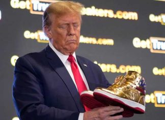 Экс-президент США Трамп запустил свой бренд кроссовок
