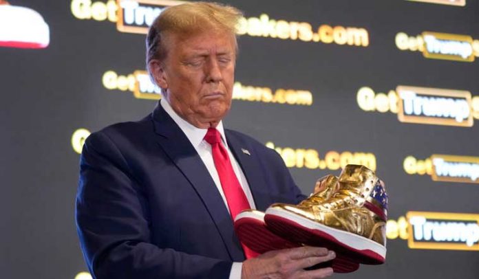 trump-sneakers-golden-shoe