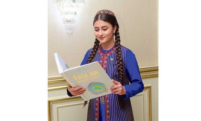 yashlar-watanyn-dayanjy-kitap--ARS_4935