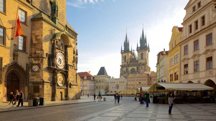 Astronomical-Clock-Prague-Orloj-Prazsky-Orloj-praga-sagat-bashnyyasy