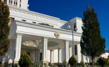 Глава МИД Туркменистана почтил память жертв теракта в Красногорске