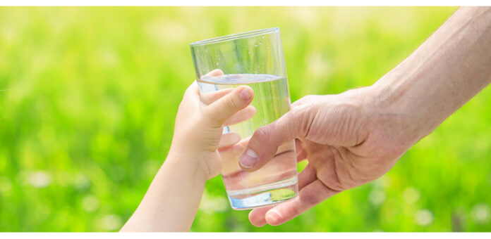 drinking-suw-water-caga-kid