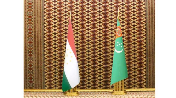 turkmen-tajik-flags-baydak