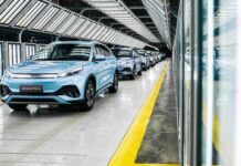 Motor cars top the list of export, import commodities in January-April 2026
