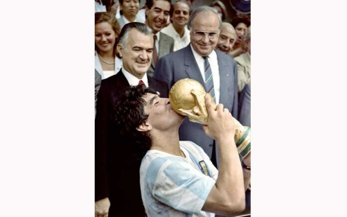maradona-golden-ball-ballon-dior-Снимок
