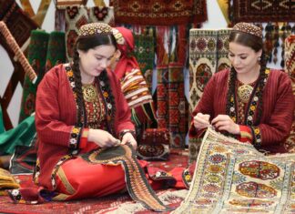В Ашхабаде прошел конкурс мастериц по вышиванию узоров