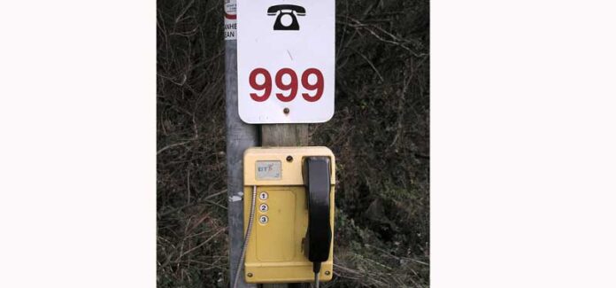 999-emergency-call-Trefor_emergency_phone-tiz-komek