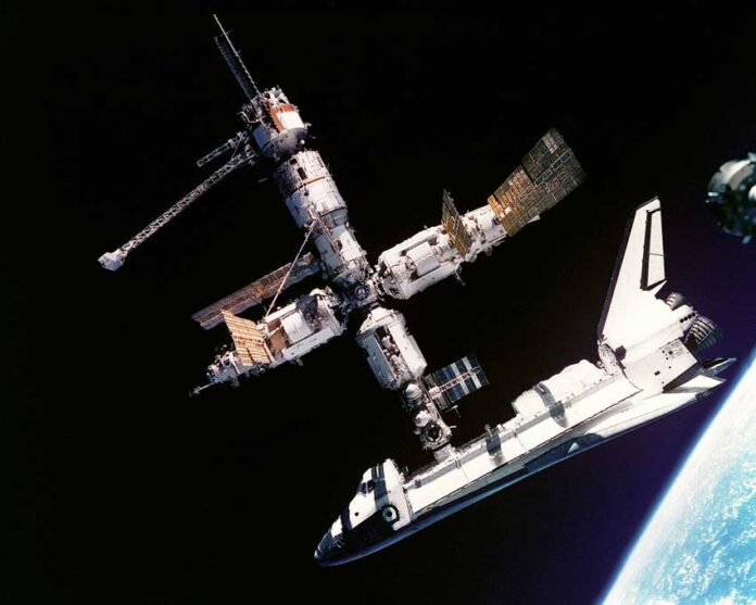 Atlantis-docked-to-MIR-shuttle-program