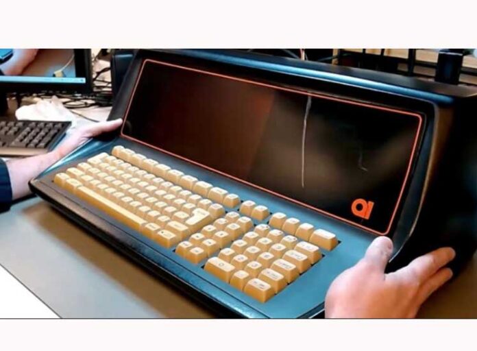 first-noutbook-computer