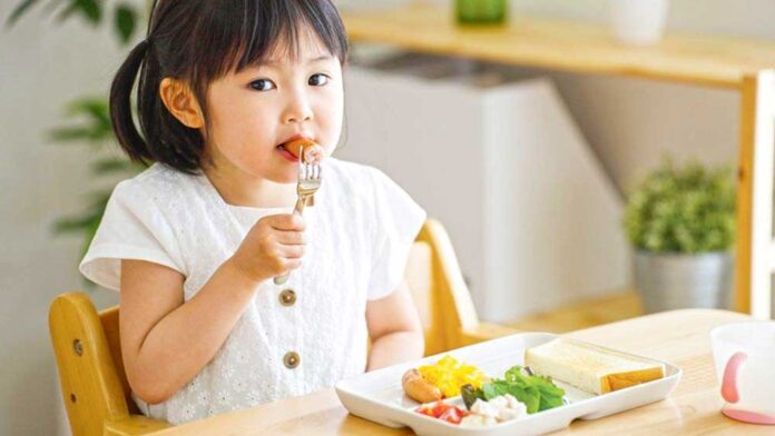 japan-kid-meal-kitchen