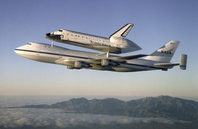 atlantis space shuutle carriage