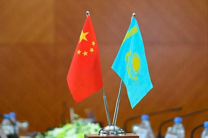 flags-China-Kazakhstan-baydak