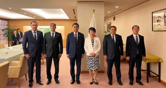 japan-mfa-and-central-asian-ambassadors-yaponya
