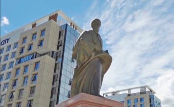 В Астане состоялась церемония открытия памятника Махтумкули Фраги
