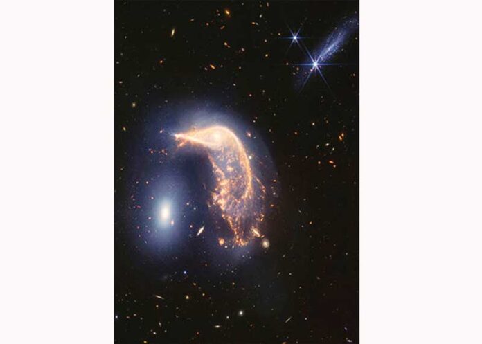 twin-galaxy-galaksi