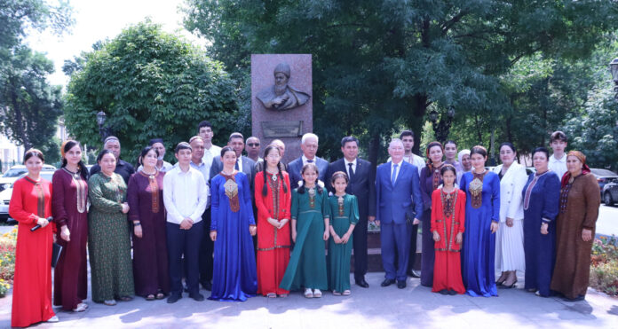 Daskent gul goymak