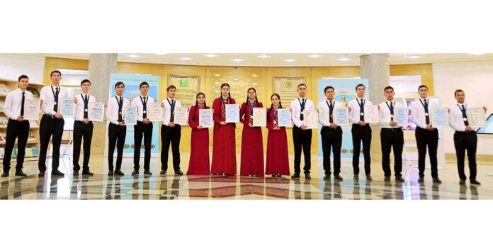 turkmen-students-wins-london-college-american-university-bolgaria