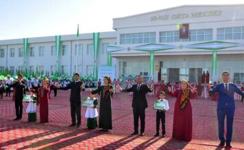 Во всех учебных заведениях Туркменистана прозвенел первый звонок