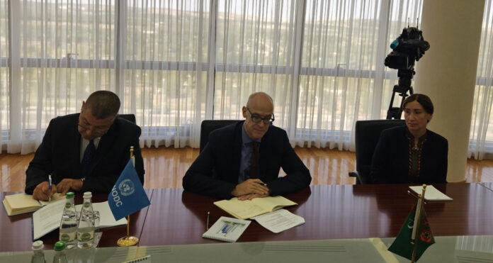Türkmenistan bilen UNODC Ru