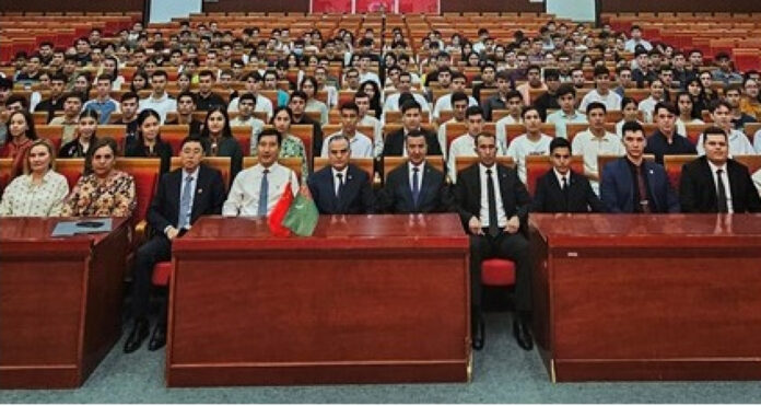 china-oil-university-beijing-turkmen-students