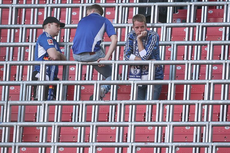 1-nji ýarymda 3 gol geçirip, 2-nji ýarymda ýeňildi