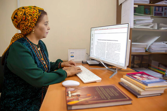 turkmen-sazy-атлас