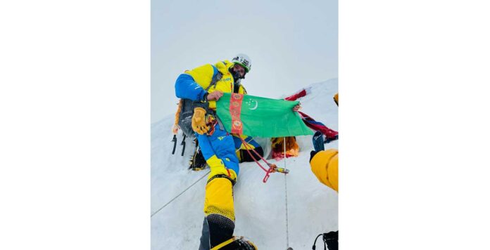 Alpinist-monaslu-dagy-turkmen-baydagy