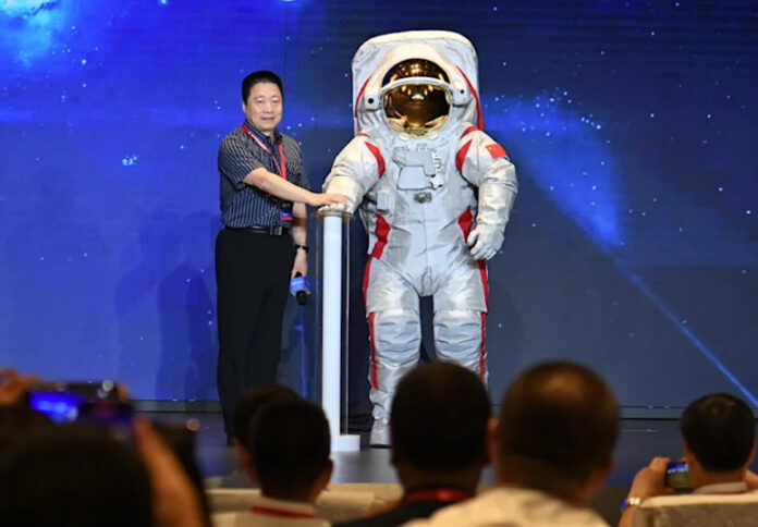 chinese-taikonaut-costum