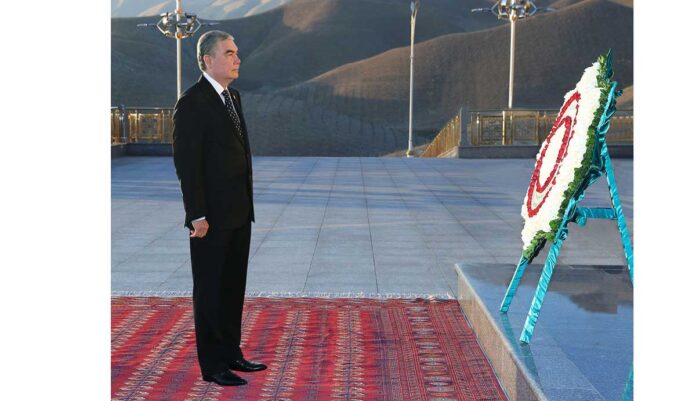 gurbanguly-berdimuhamedow-magtymguly-gul-goymak-12-10-006
