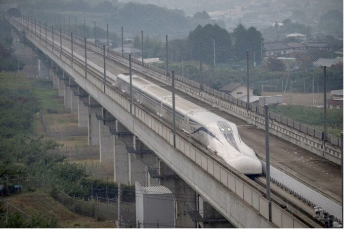 japan-maglew-train