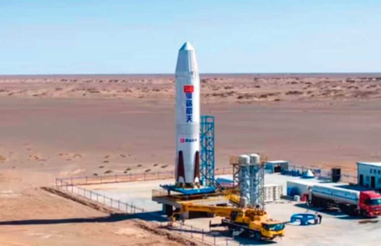 Kos­mos sy­ýa­ha­ty­ny ýo­la go­ýar