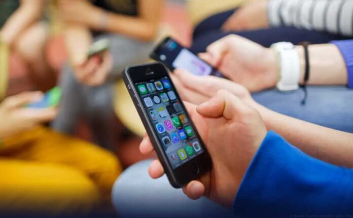 smartphone-at-school