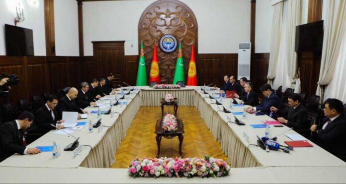 turkmenistan-kyrghyzstan-political-meetting