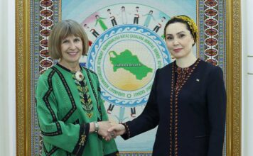 Обсуждены вопросы сотрудничества по гуманитарной линии с Послом США в Ашхабаде