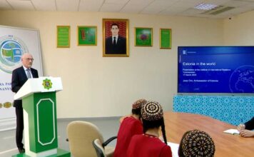 Посол Эстонии посетил туркменский вуз молодых дипломатов