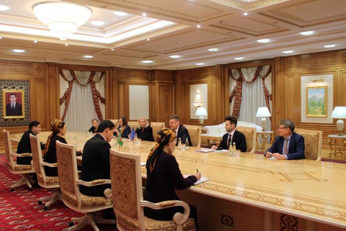 eu-central-asia-meetting-in-mejlis-of-turkmenistan-YB