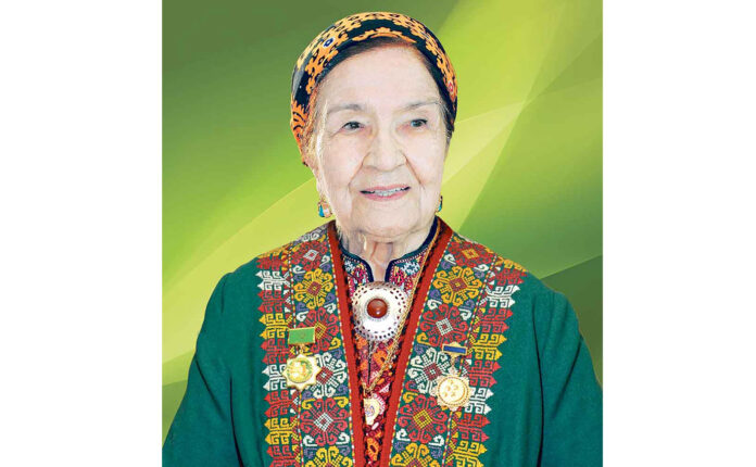 maya-kulyyewa-maya-kuliyeva-turkmen-opera-artist-300422-004 Maýa Kulyýewa