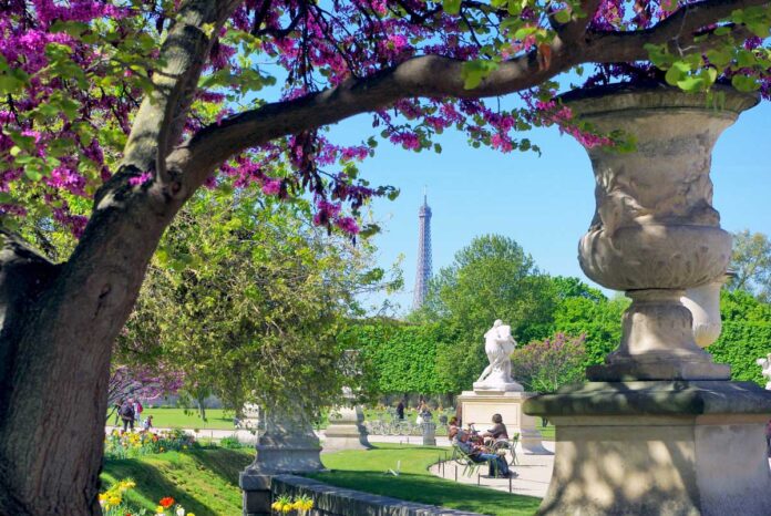 paris-Jardin-des-Tuileries-Spring-Avril-©-French-Moments