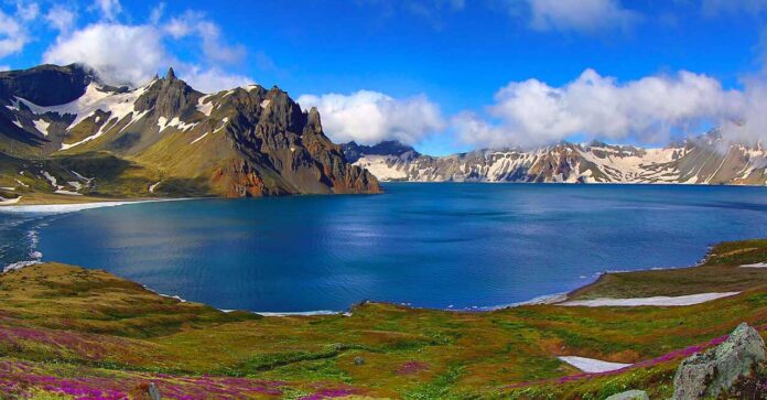 Lake-Chon-on-Top-of-Mt-Paektu-mountain-korea--