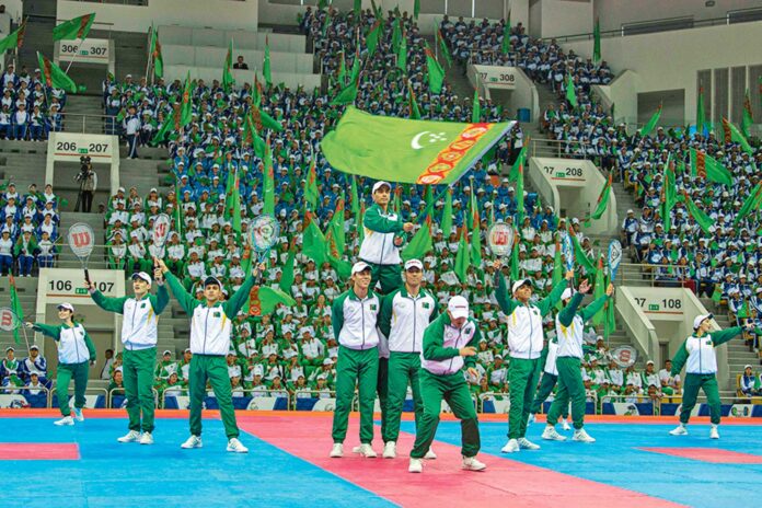 Turkmen-sporty-tennis-ashgabat-olympic-city