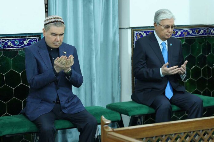 gurbanguly-berdimuhamedov-kasym-jomart-tokaev-yasawy-turkistan-yasaw-22-04-005