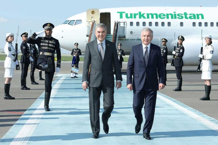 gurbanguly-berdimuhamedov-shavkat-mirziyoyev-samarkand-25-04-002