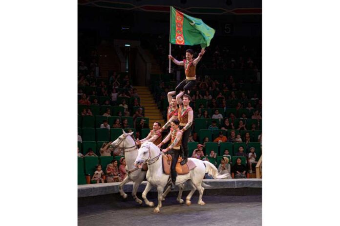 sirk-galkynysh-turkmen-at-bedew